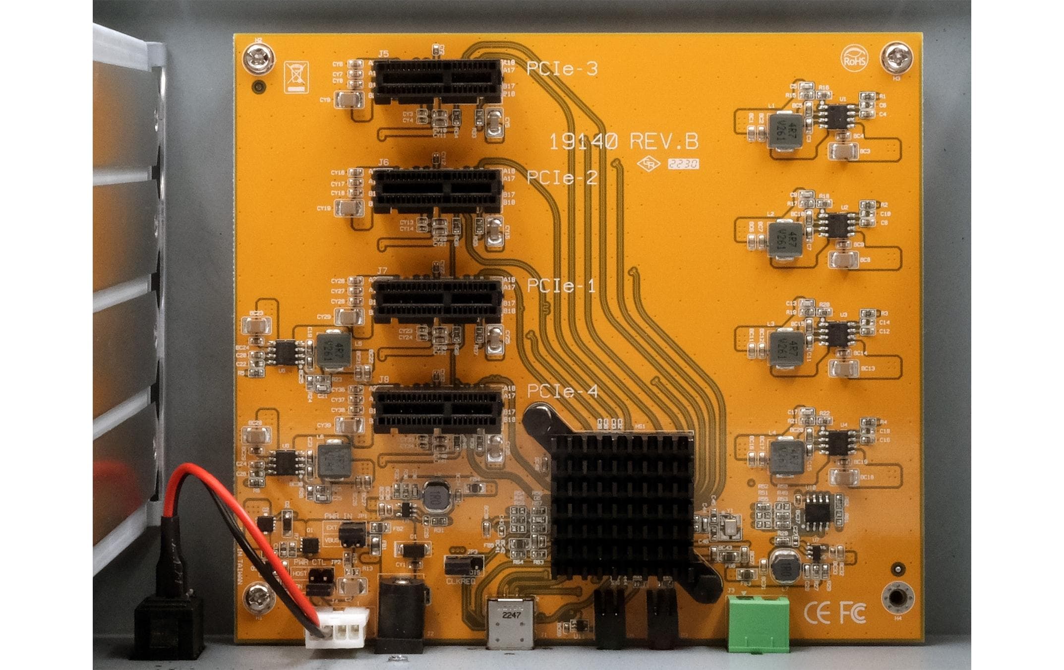 Konverter EX-1018<br>Expansion-Box mit 4x PCIe x1 Slots und PCIe x2 Host Card, für kurze Karten bis 20 cm