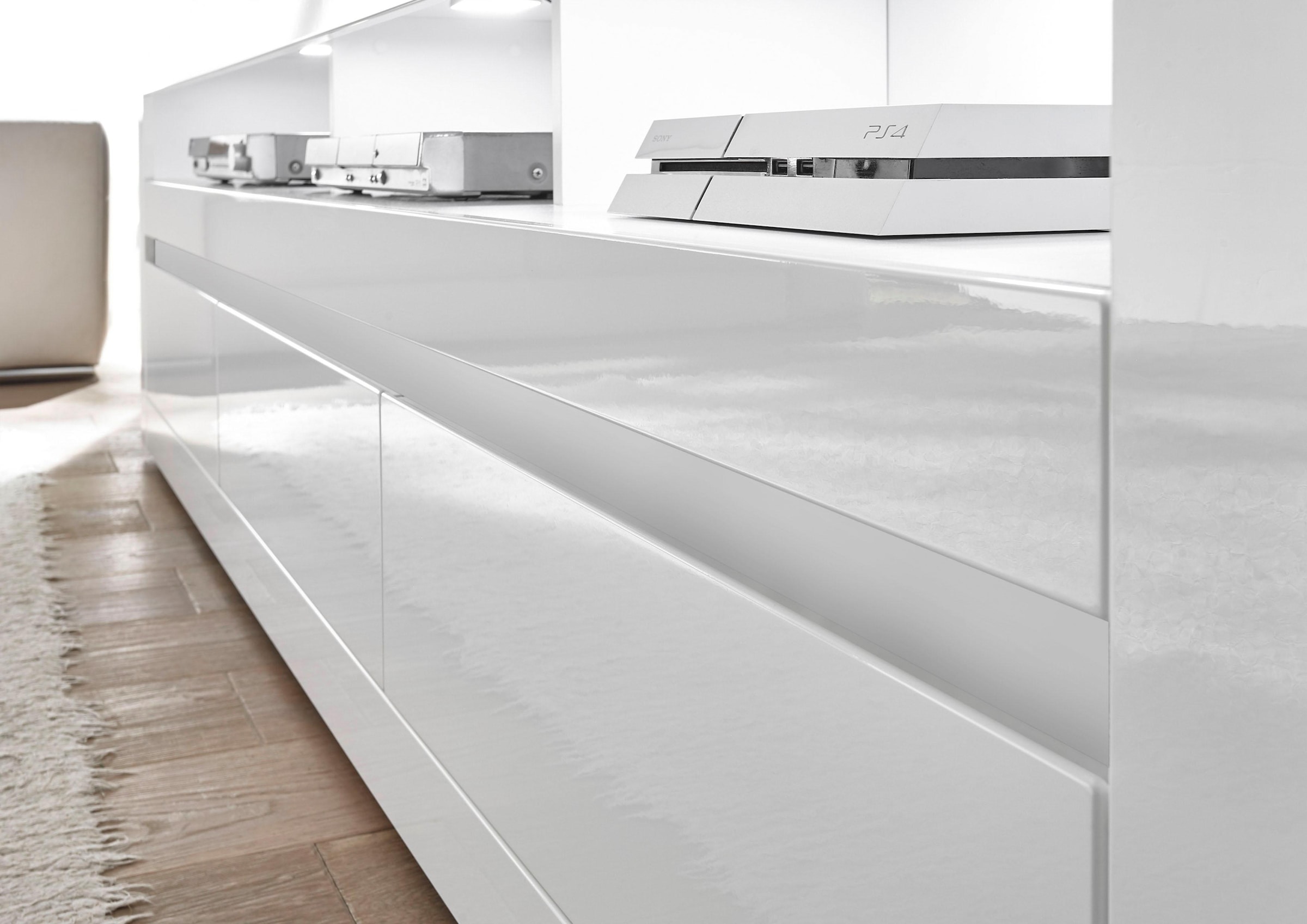 INOSIGN Lowboard »Carat« Breite 150 cm, wird mit 2 Leisten geliefert (weiss und grau)