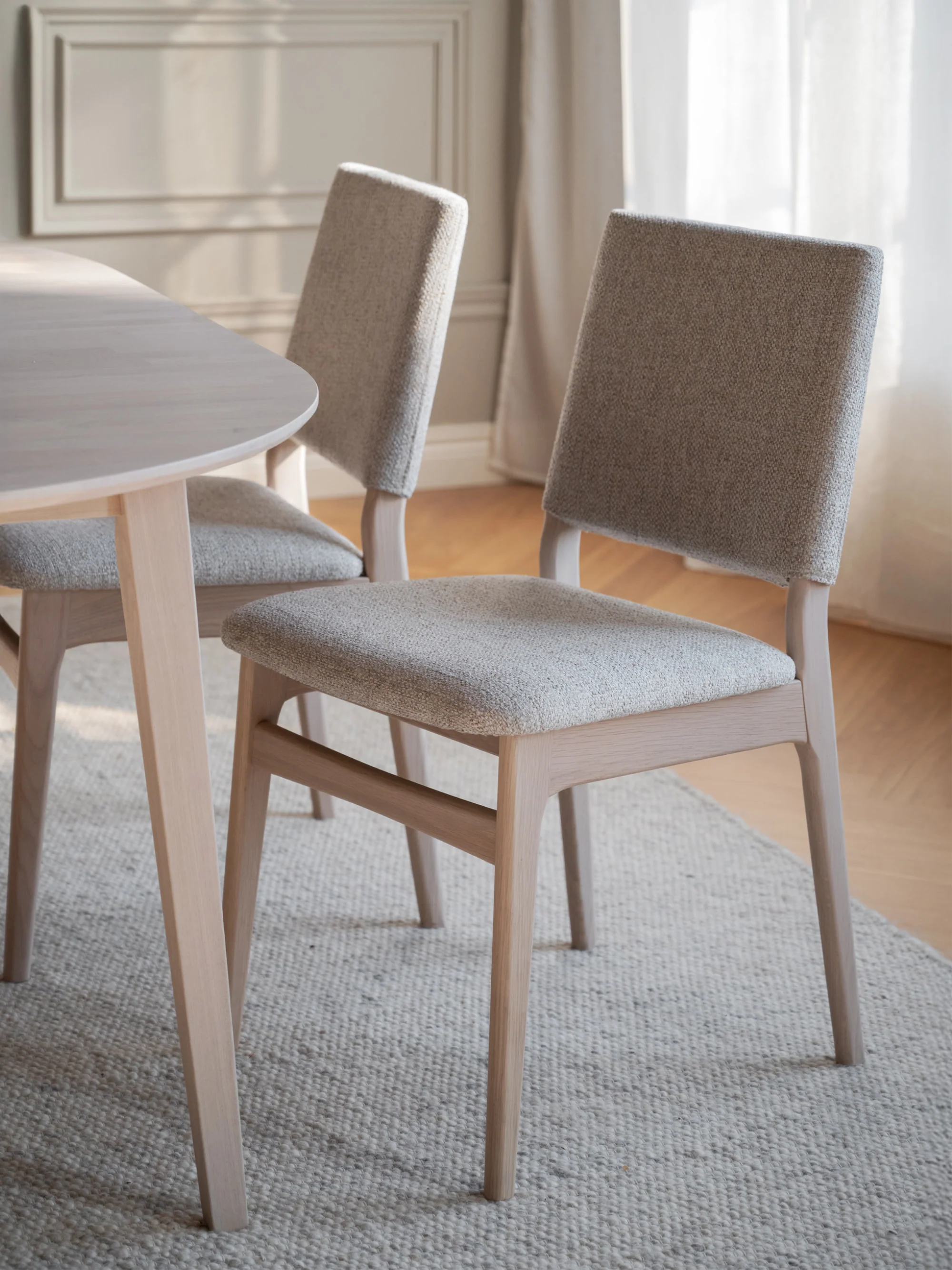 Gestoffeerde eikenhouten eetkamerstoelen Medford, 2 stuks