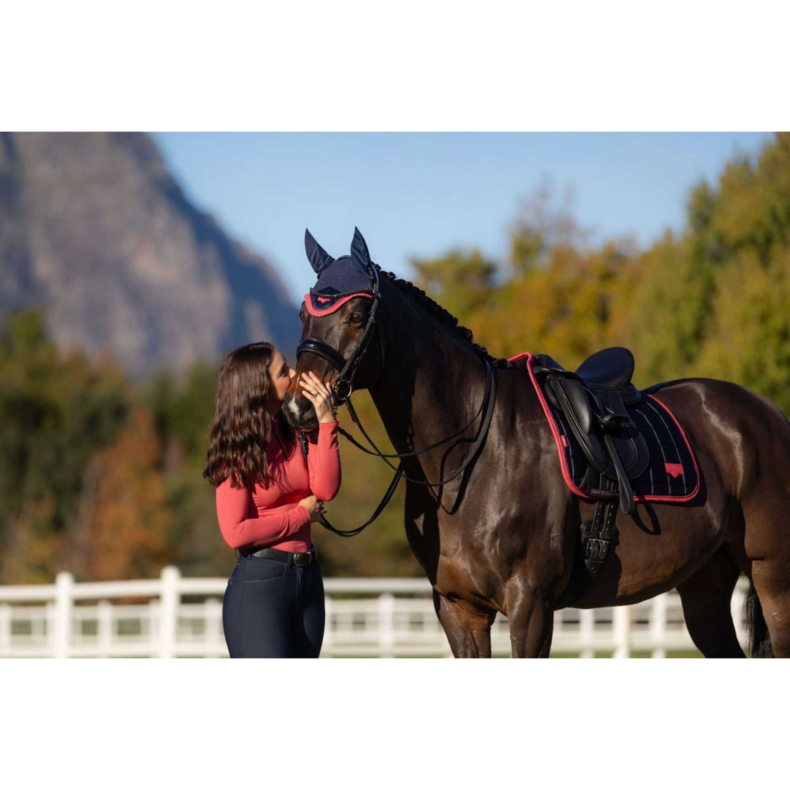 LeMieux Zadeldekje Loire Classic Dressuur Navy/Cranberry