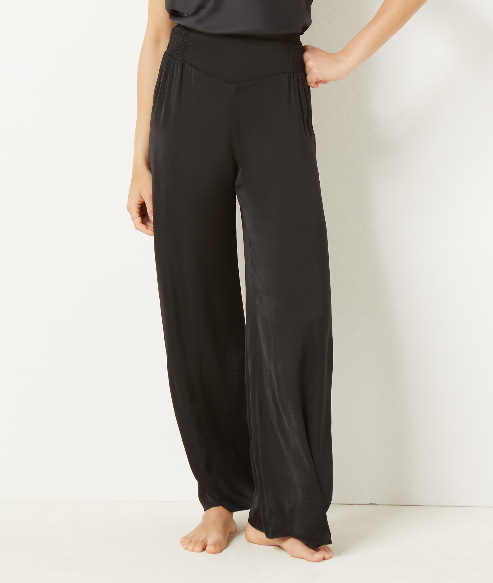 Pantalon satiné coupe évasée
