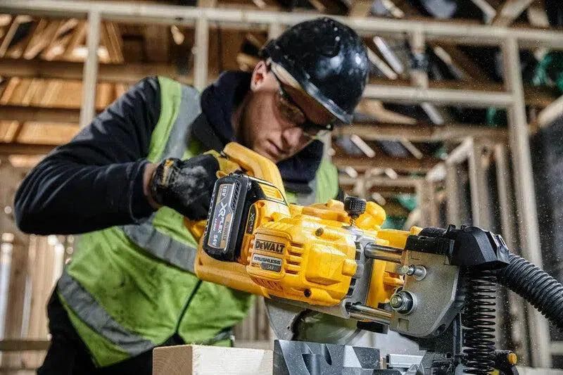 DeWALT DCS777T2 Accu Afkort-/Verstekzaag 216mm 54V XR Flexvolt 6.0Ah