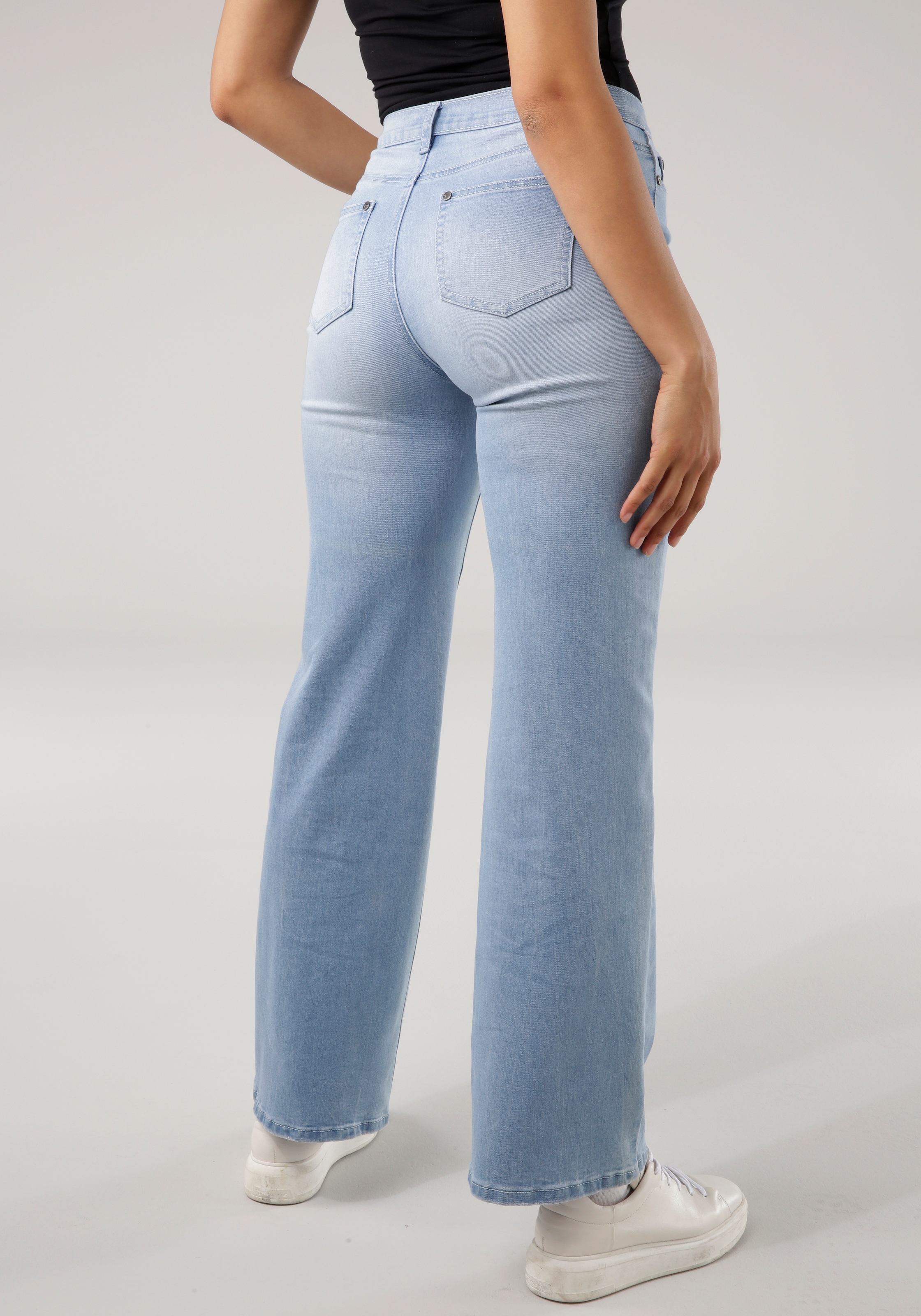 Tamaris Weite Jeans , figurbetonte Passform,  mit Eingrifftaschen,  hohe Leibhöhe