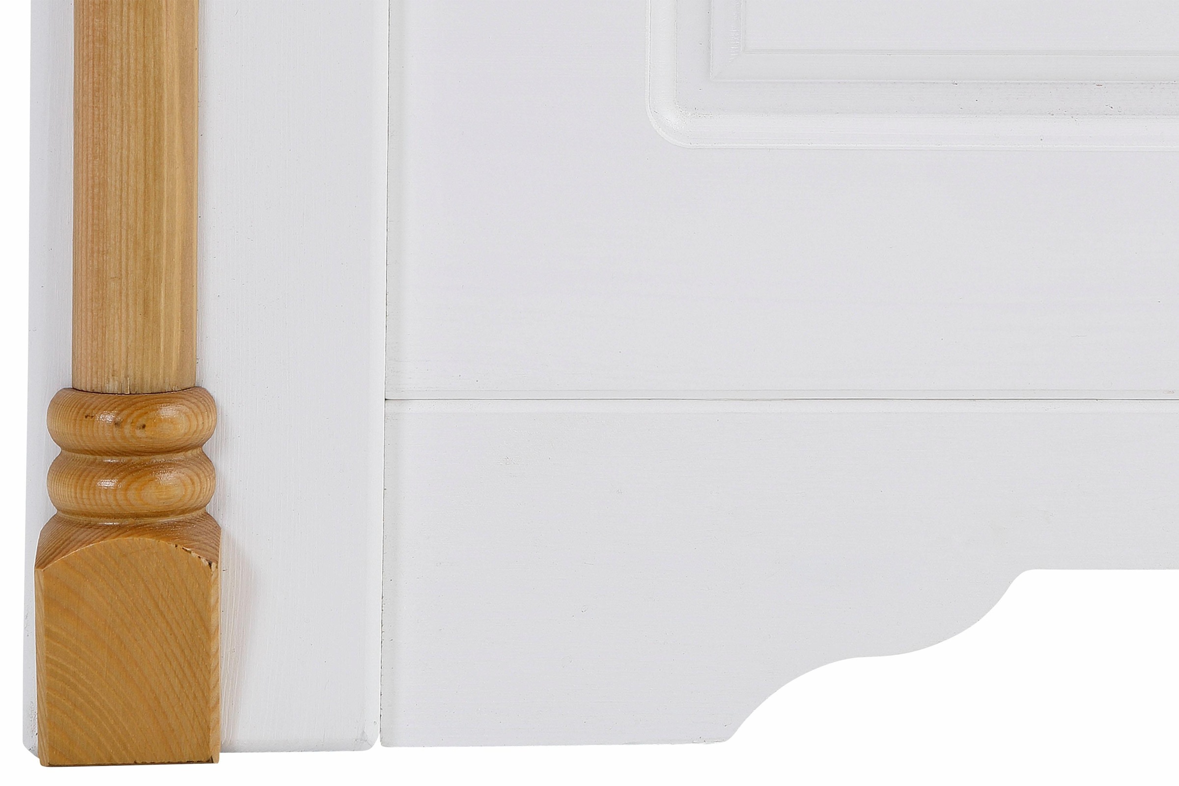 Home affaire Massivholzbett »Graz, hohe Belastbarkeit, klassischer Landhausstil, FSC® zertifiziert« Breite/Belastbarkeit 180cm/220 KG, 90cm/=120KG,  mit dekorativen Fräsungen, inklusive Lattenrost