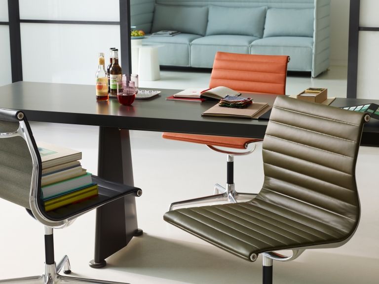 Vitra Metal Side Table bijzettafel outdoor klein dimgrey