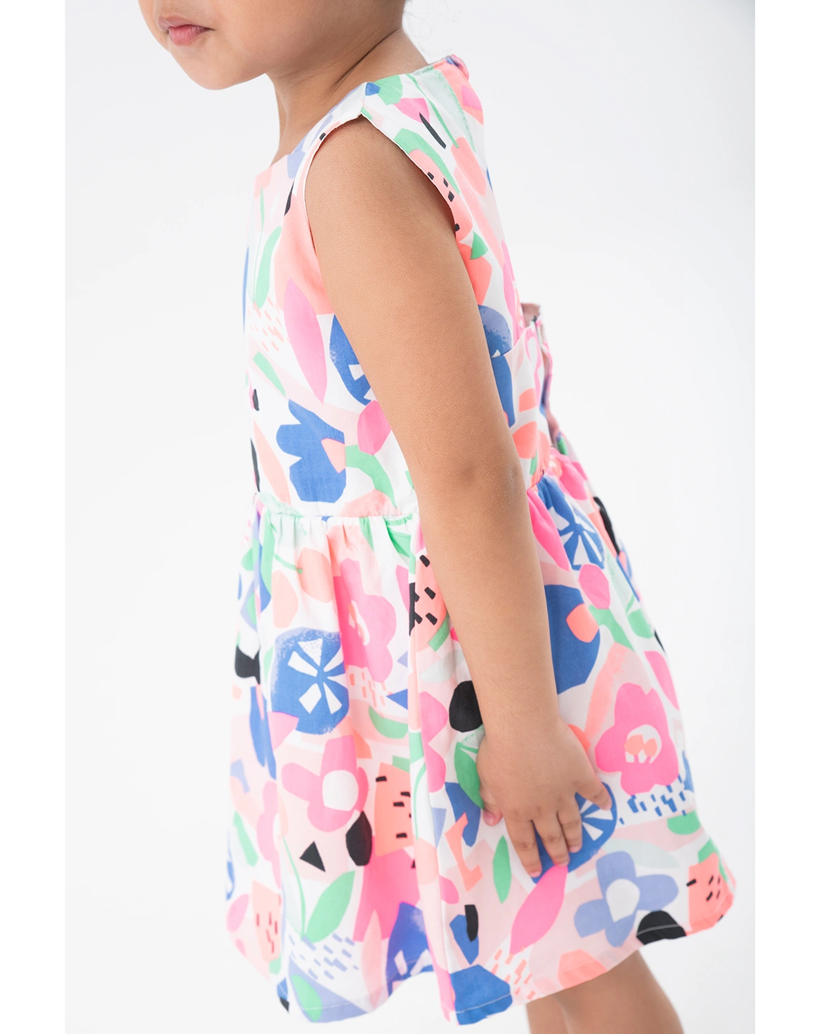 Kleid FLOWERS ärmellos in bunt