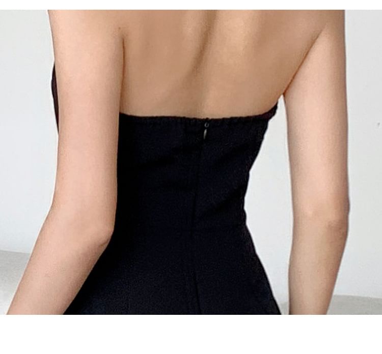 Yilda - Halter V-hals jumpsuit met wijde pijpen en effen uitsnijding
