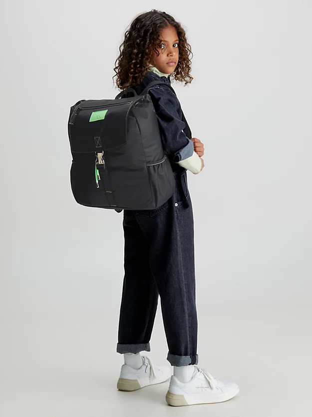 Mochila com aba para crianças