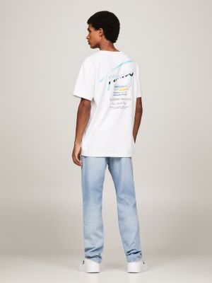 Camiseta com logo metálico nas costas