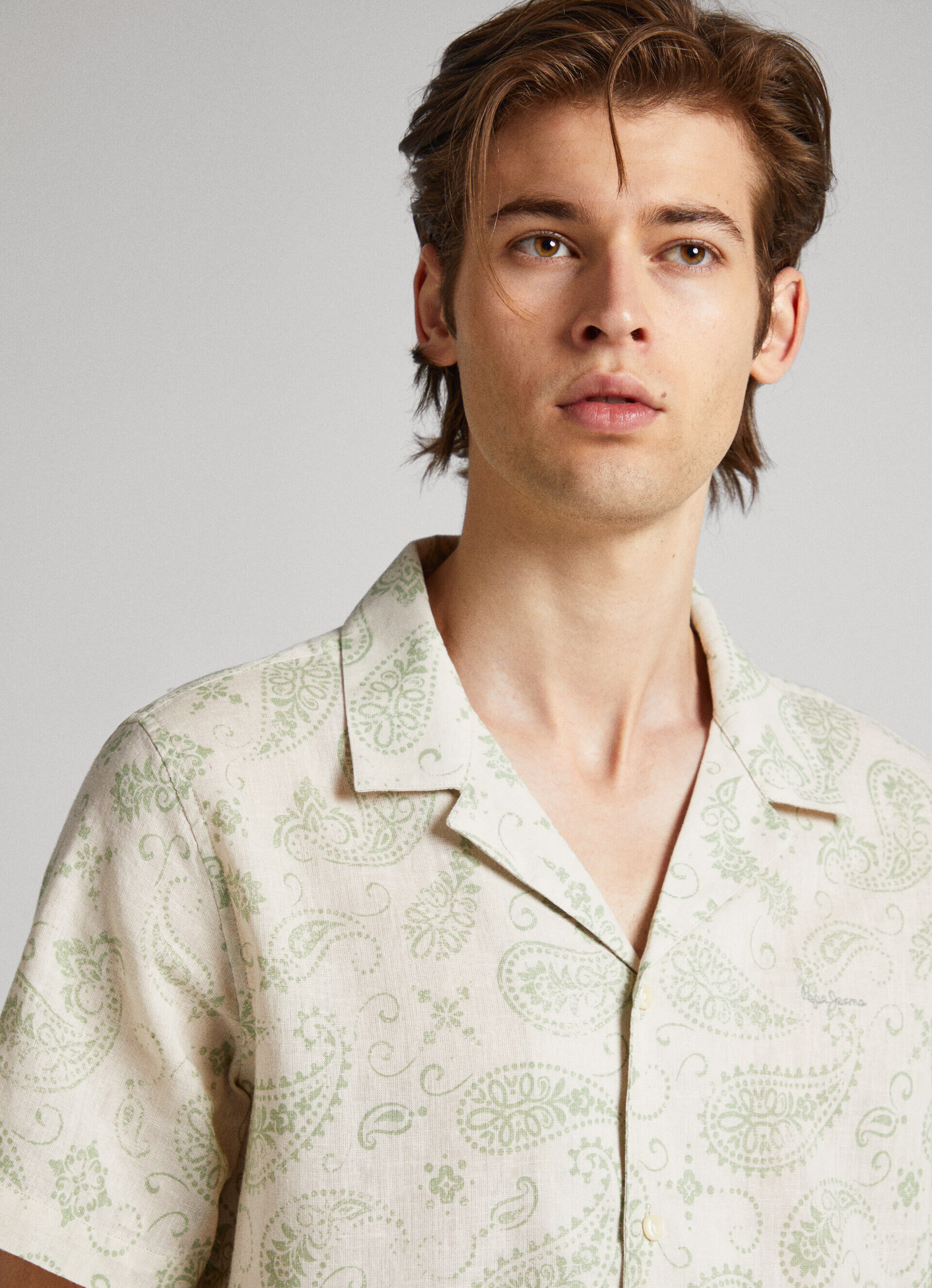 CAMISA DE MANGA CURTA COM ESTAMPA PAISLEY - branco marfim