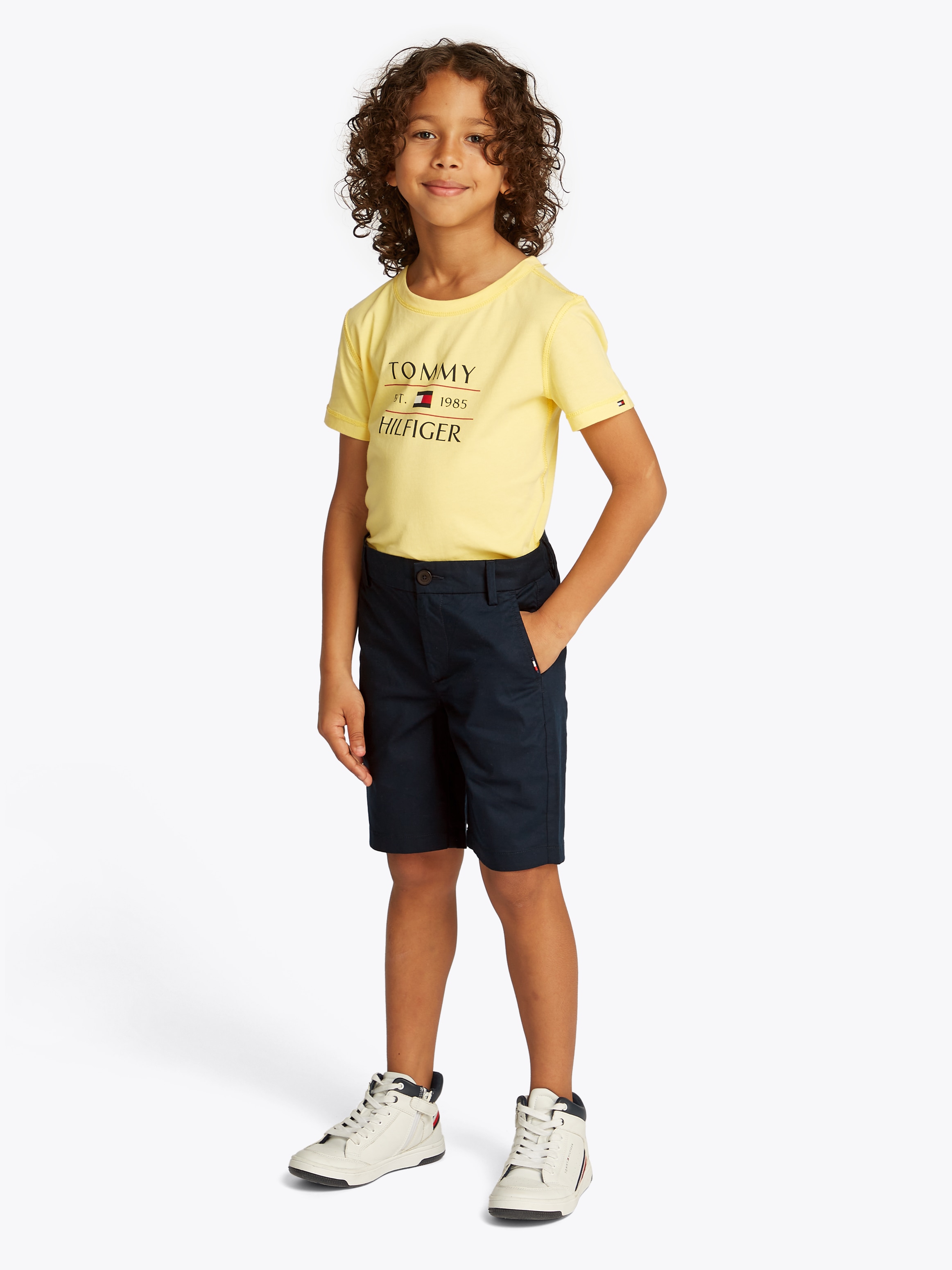 Tommy Hilfiger Shorts »1985 CHINO SHORT«  mit Logostickerei