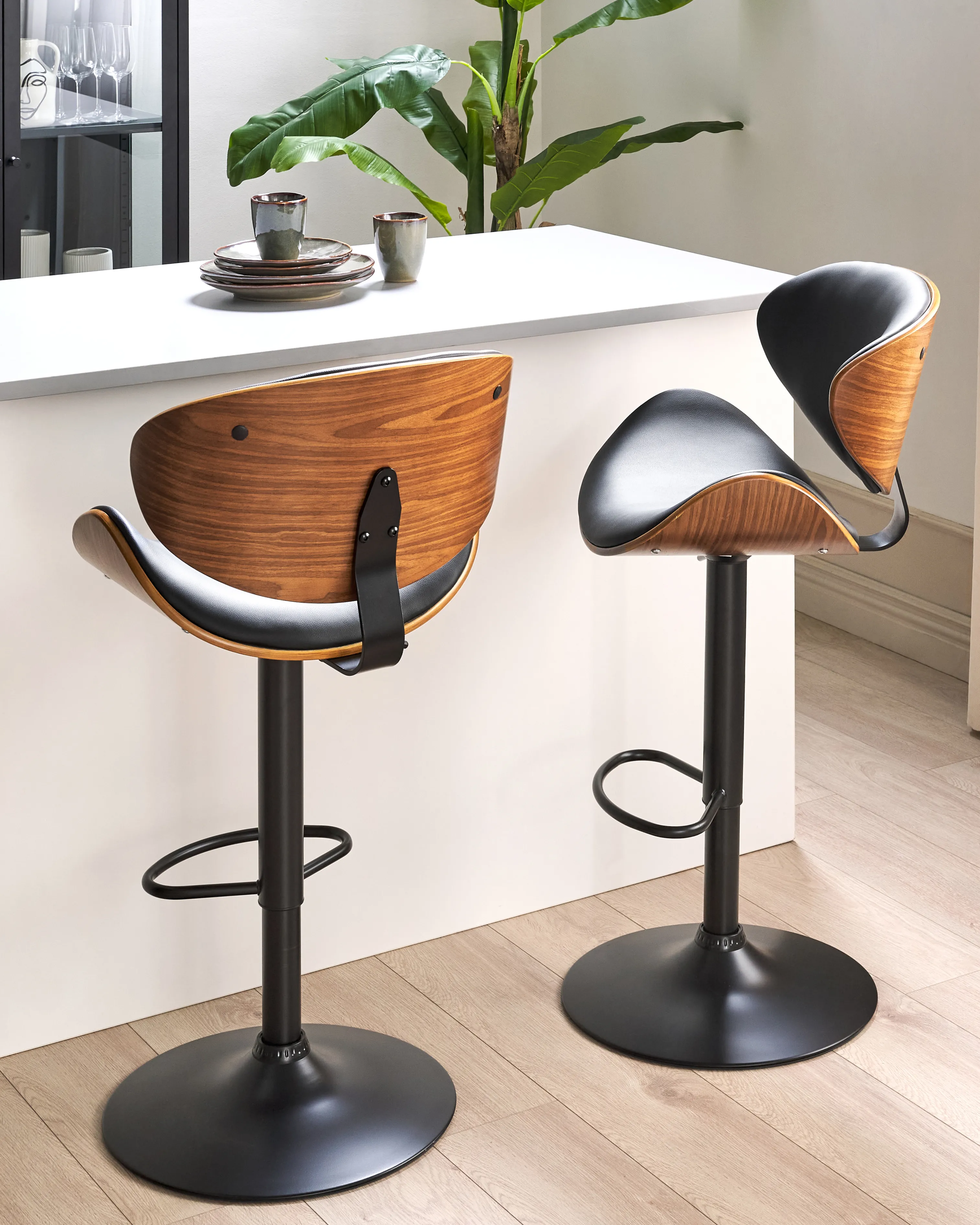 Set van 2 barstoelen ROTTERDAM II Kunstleer draaibaar Zwart