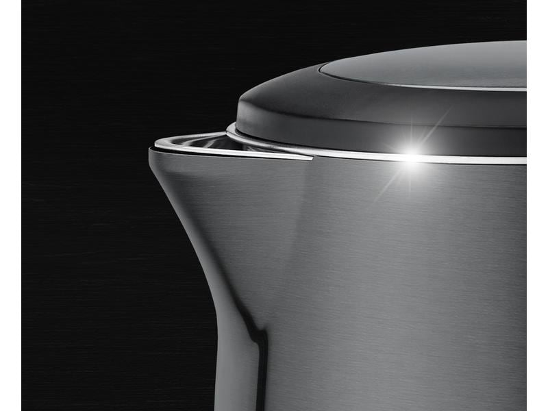 Trisa Wasserkocher Comfort Touch 1.5 l, Schwarz Edelstahl Wasserkocher mit grosser Deckelöffnung