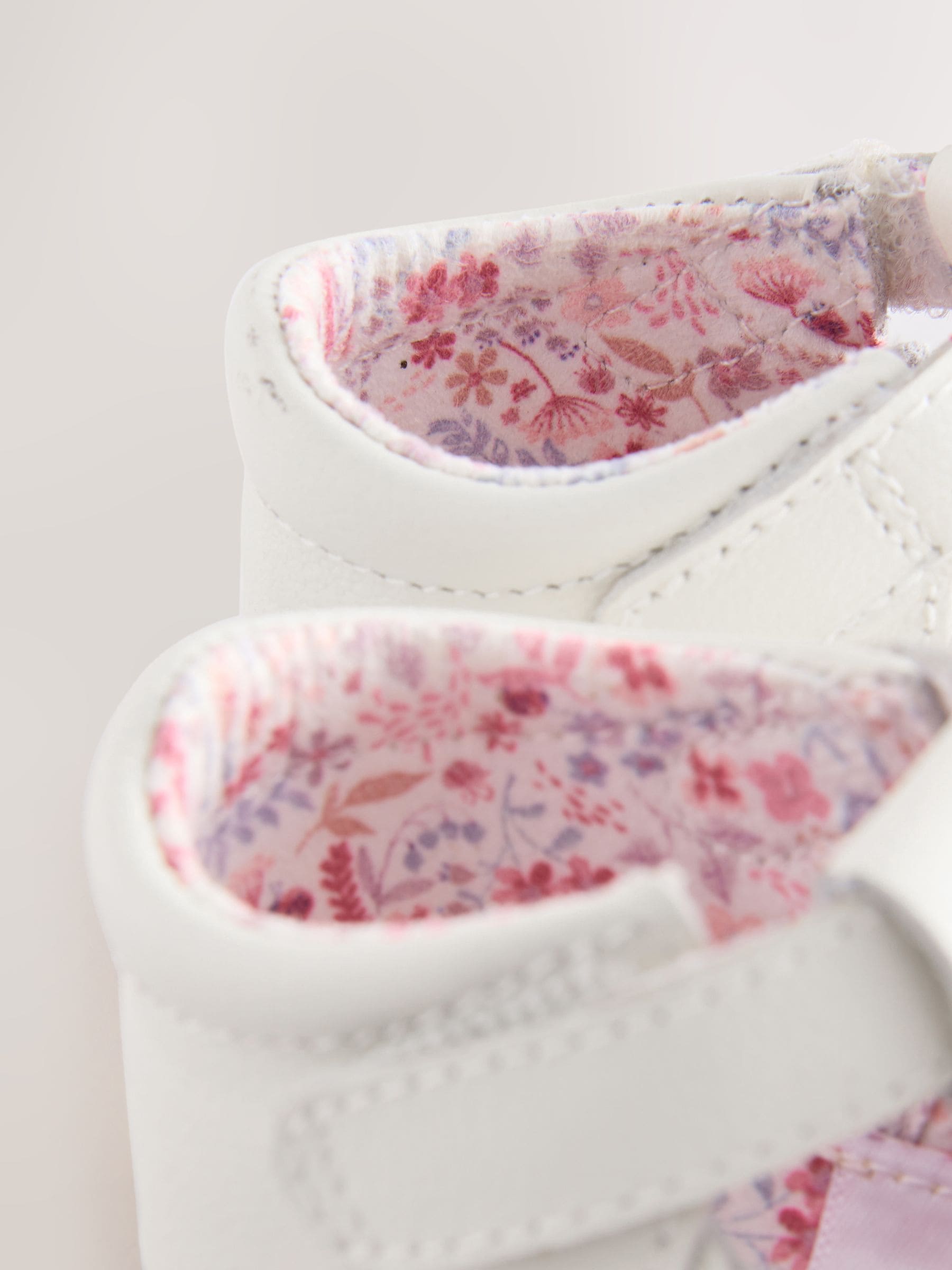 Wit - Leren babyschoen met T-bandje (0 - 24 mnd)