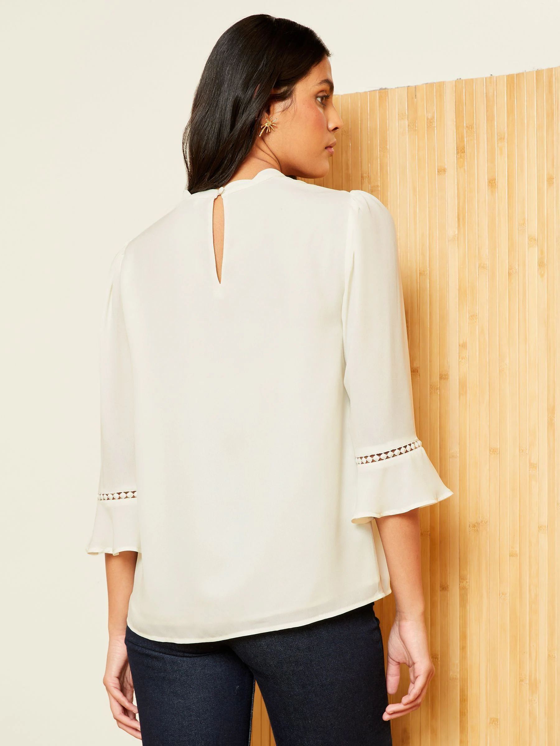 Ecruwit - Love & Roses 3/4 blouse met uitlopende mouwen