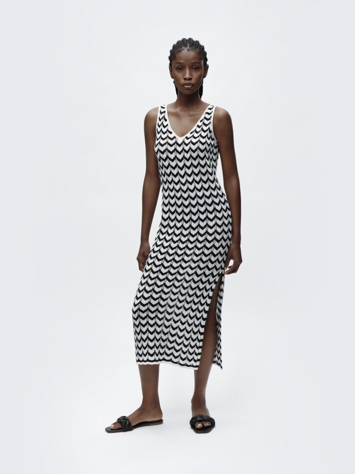 Vestido longo de malha vazada - Preto/Branco