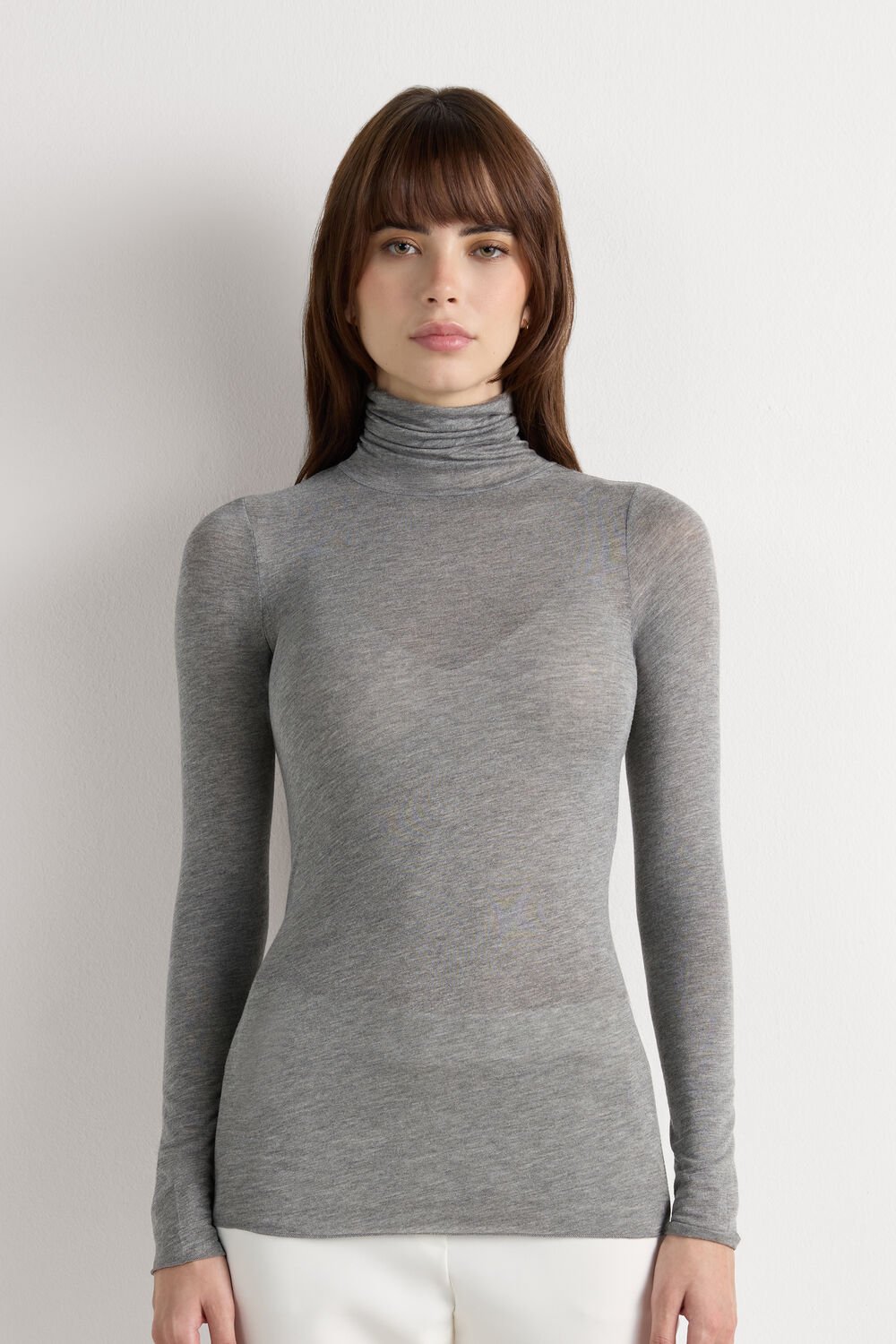 Blusa ultraleve de gola alta em modal e cashmere