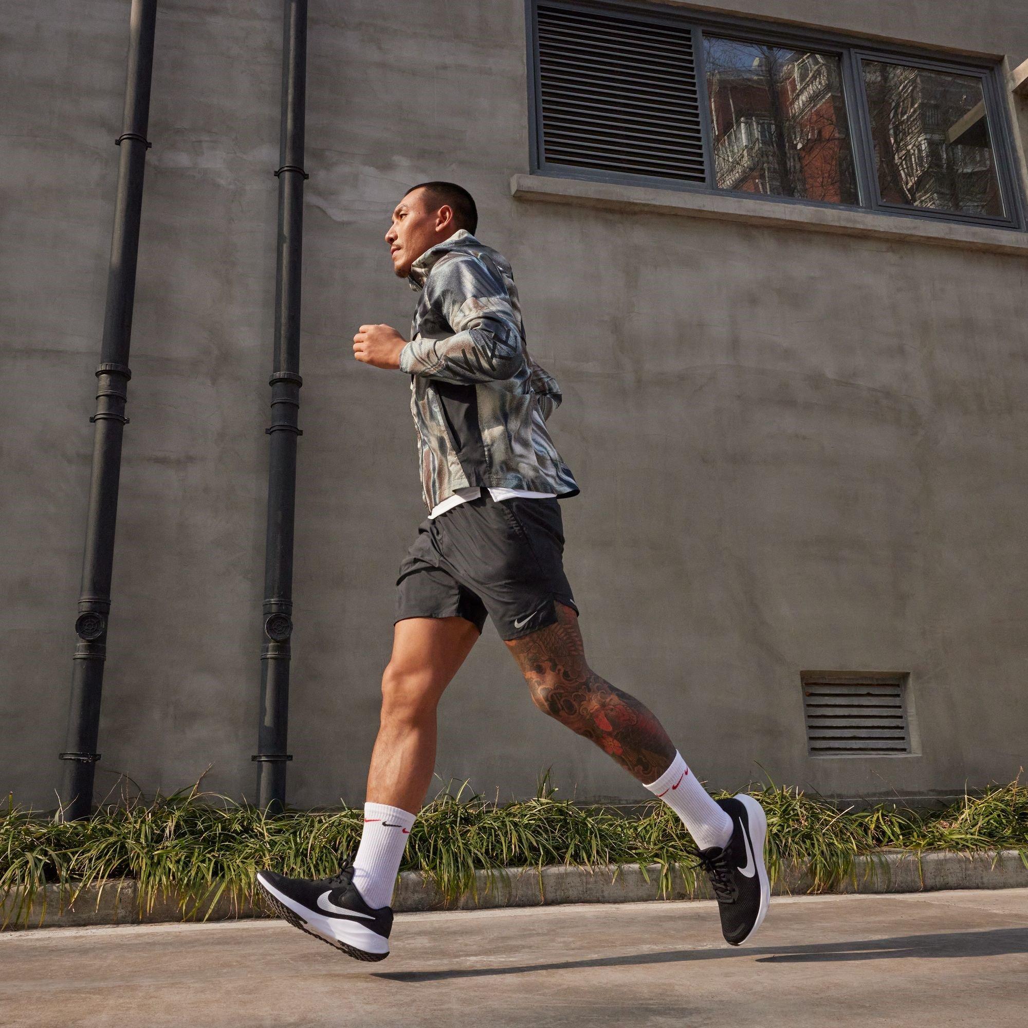 Nike Revolution 7 Mens Road Running Shoes