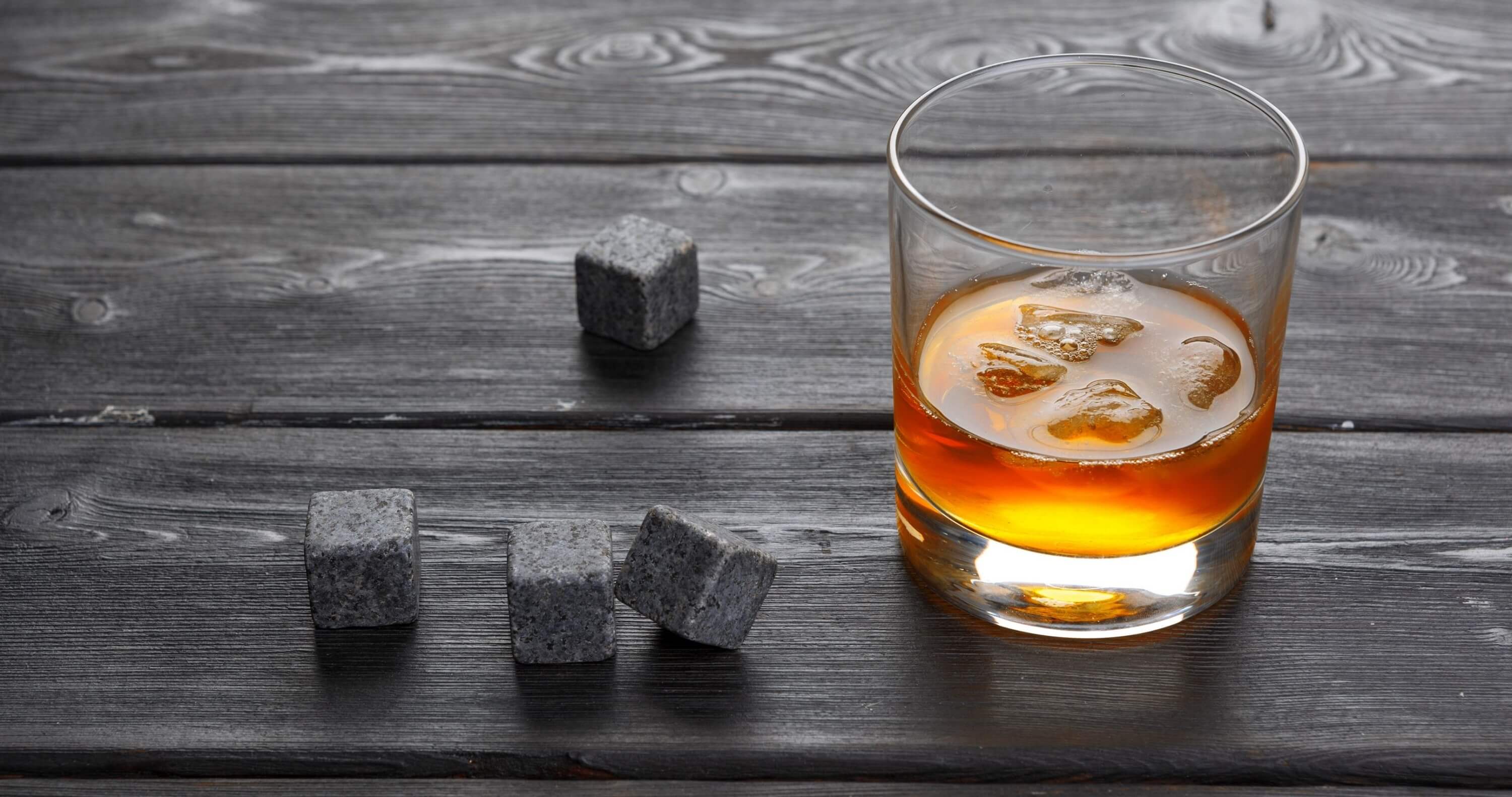 Echos Whisky Steine Set Granit wieder verwendbar im Stoffbeutel