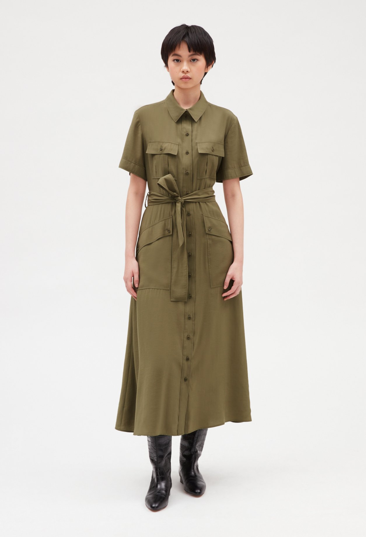 Robe midi fluide manches courtes