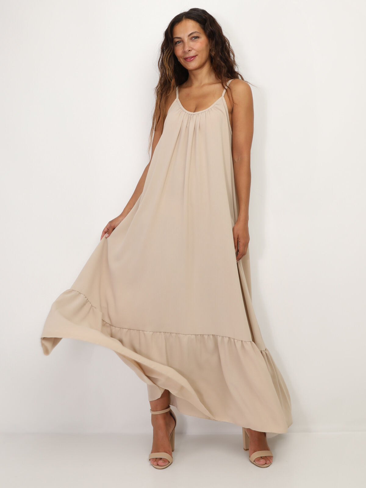 Robe fluide à bas évasé et volonté- Beige