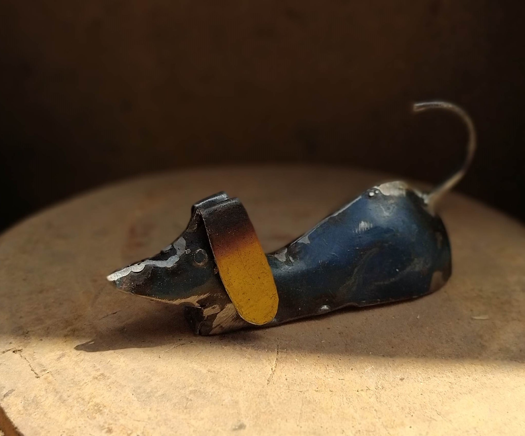Metallfigur 'Dackel' blau, H 7 cm, B 10 cm, L 3,5 cm von fischer's lagerhaus