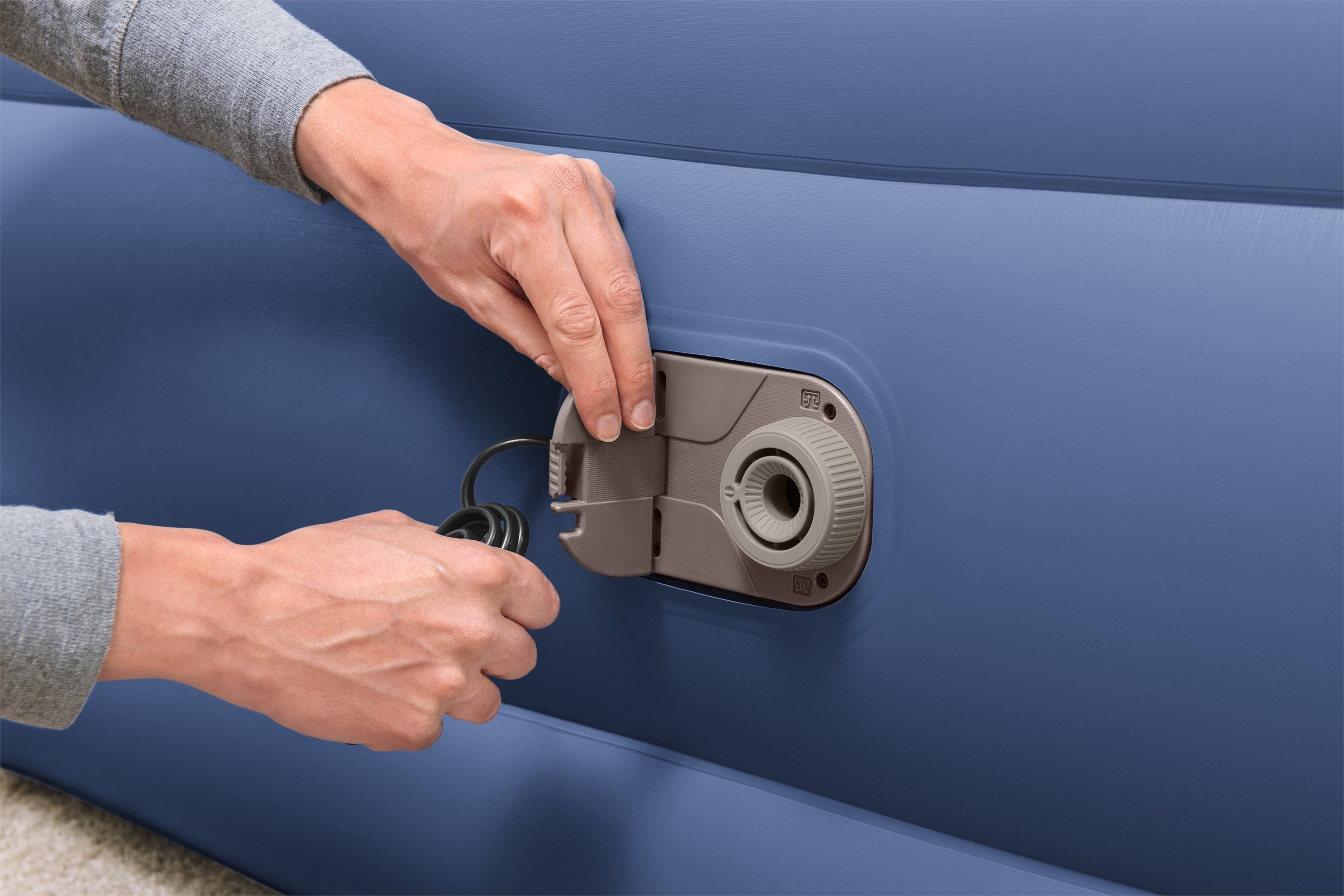 Luftbett Tritech Queen selbstaufblasend  203 x 152 x 61 cm