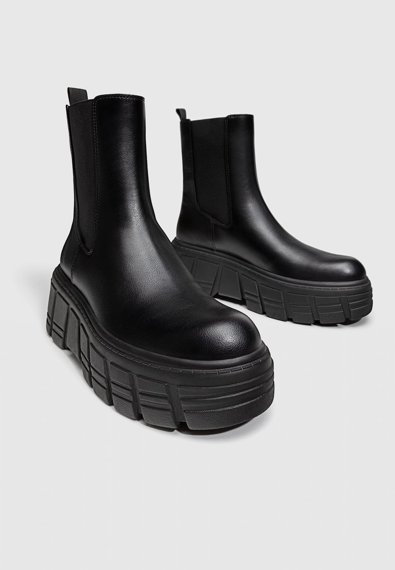 Botas Chelsea com solado tratorado