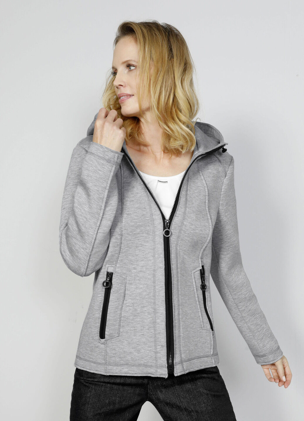 Jacke mit offenkantiger Verarbeitung