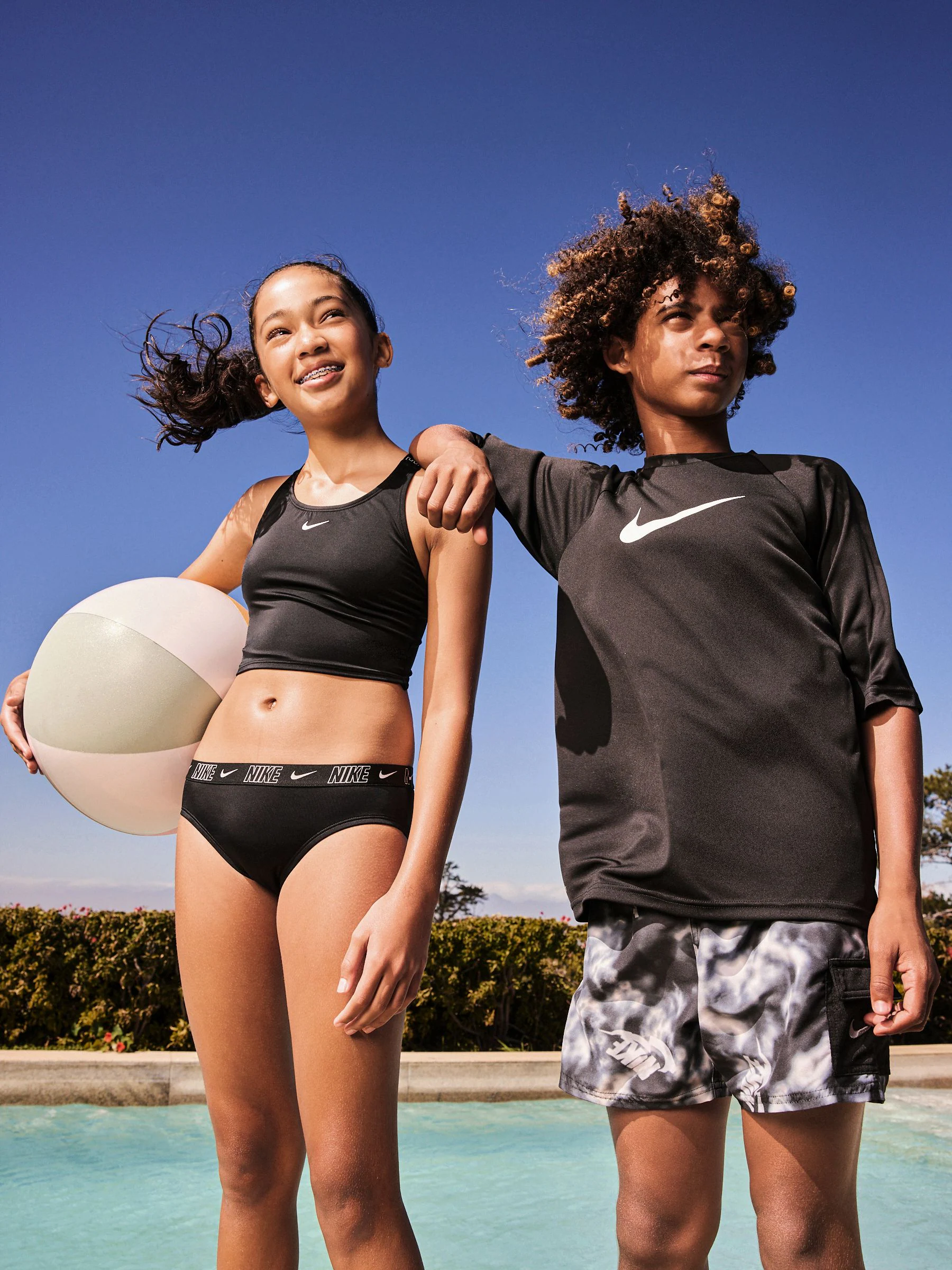 Zwart - Nike bikiniset met gekruiste bandjes en logobies