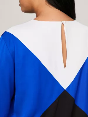 Vestido Curve Argyle com blocos de cores, modelagem acinturada e evasê.