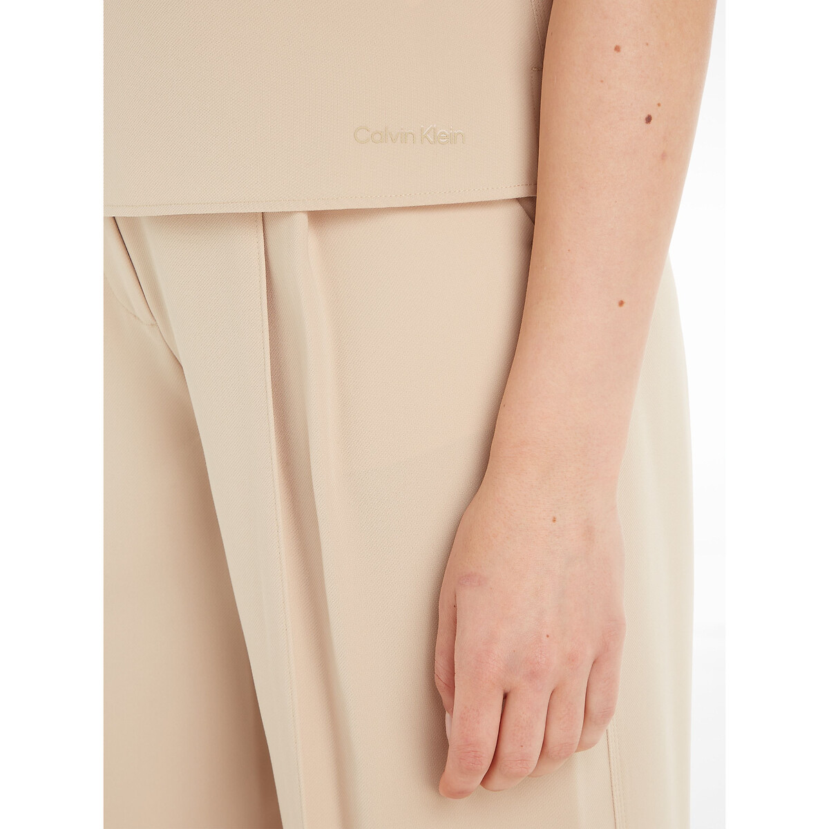 CALVIN KLEIN<br>Blusa sem mangas com gola redonda