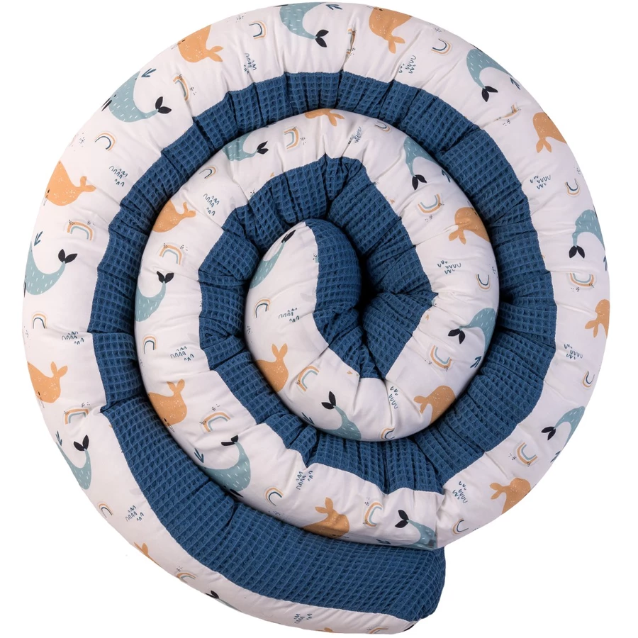 Ullenboom Baby Bettschlange Waffelpique Blau Wale 300 cm