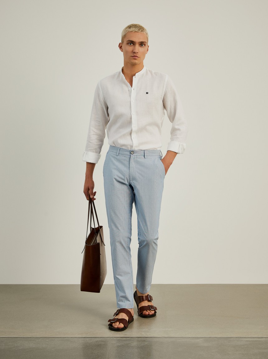 Calças chino slim fit padrão de riscas