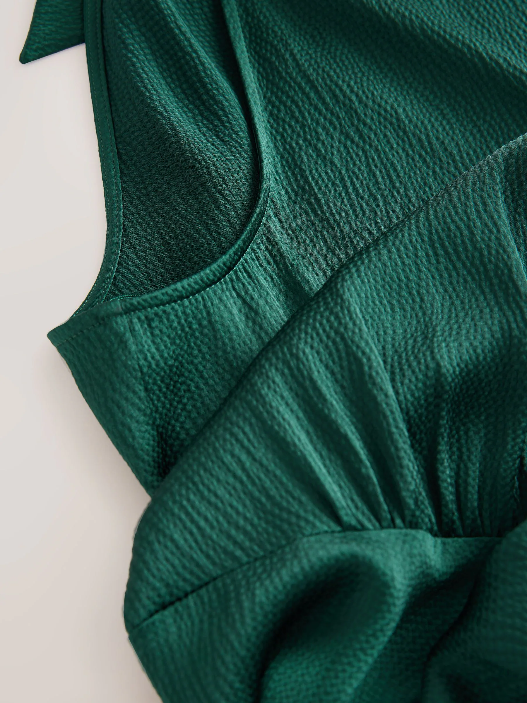 Smaragdgroen - Satijnen halter mouwloze midi-jurk met textuur