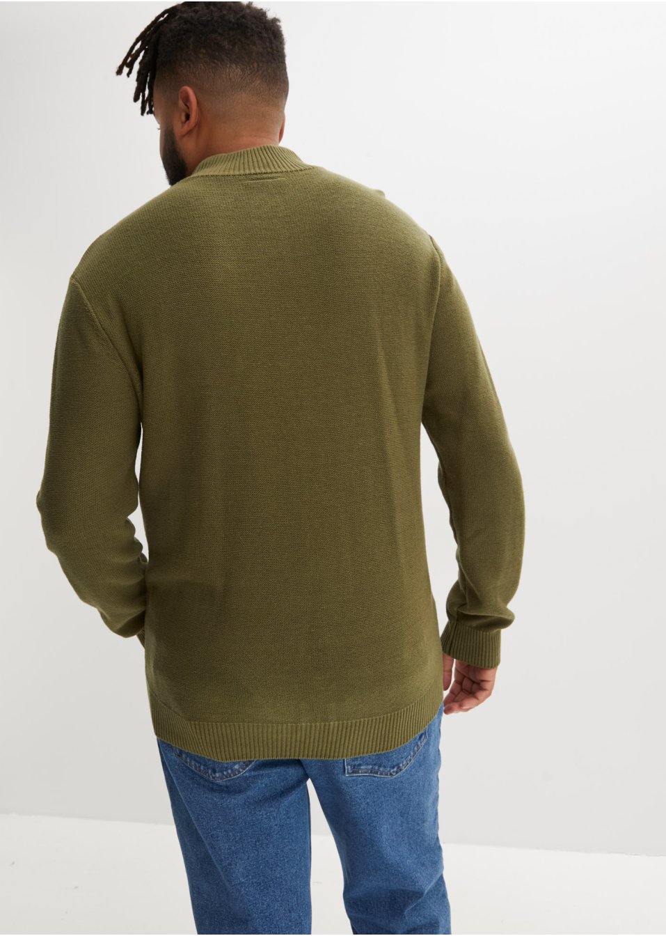 Pull à patte de boutonnage