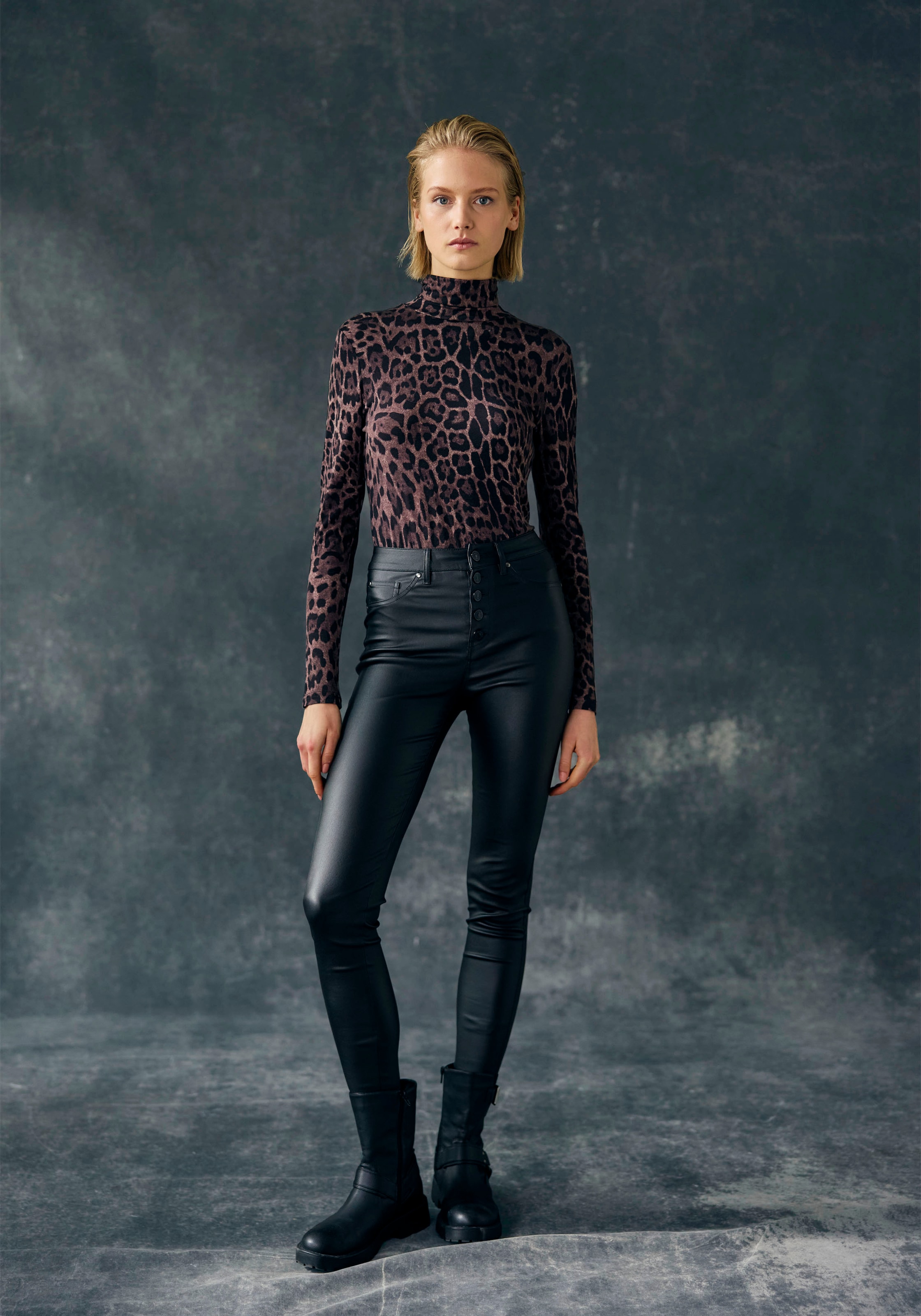 LASCANA Rollkragenshirt , mit Animalprint, Jerseyshirt, modisches Basic