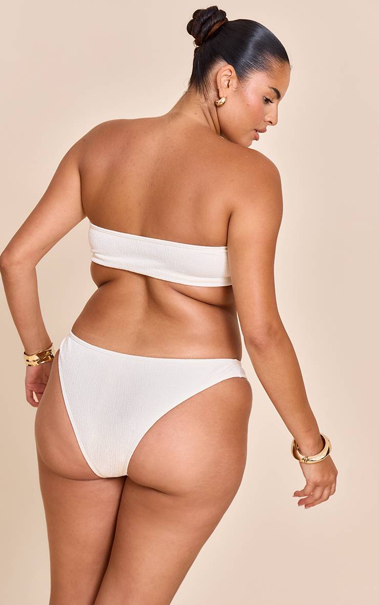 Crème Bas De Bikini Taille Haute À Jambes Hautes Avec Garniture Florale Texturée Plus