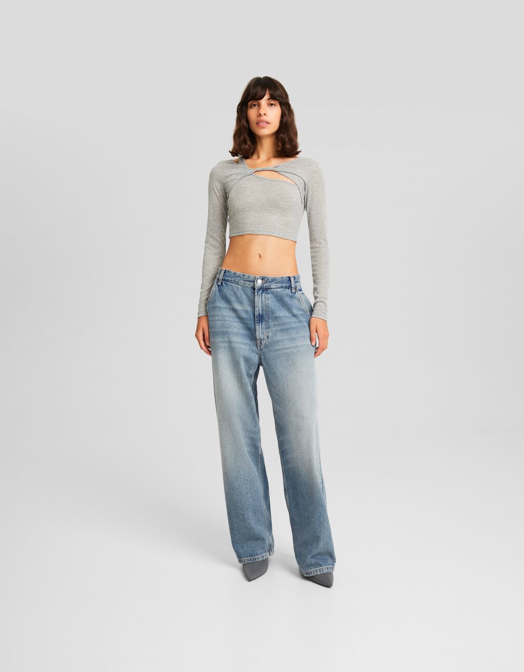 calça jeans estilo skater com efeito desbotado