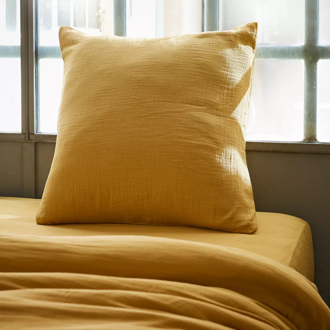 Taie d'oreiller carrée gaze de coton (60 x 60 cm) Gaïa Jaune safran