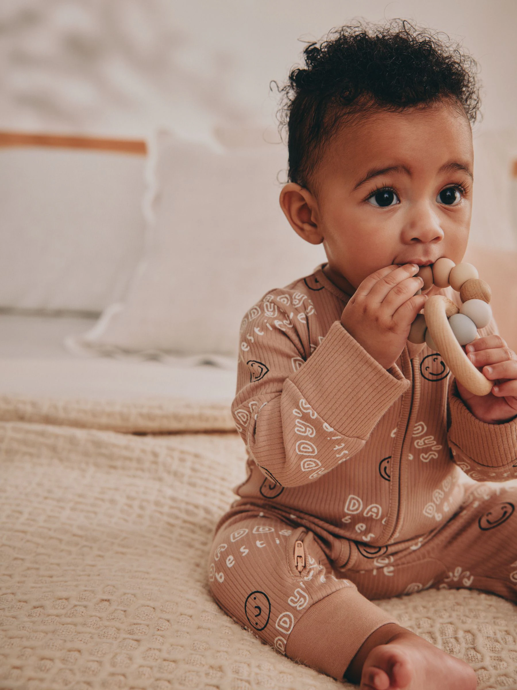 Neutraal - Family Two Way Zip Footless Baby Sleepsuit (0-18mths)