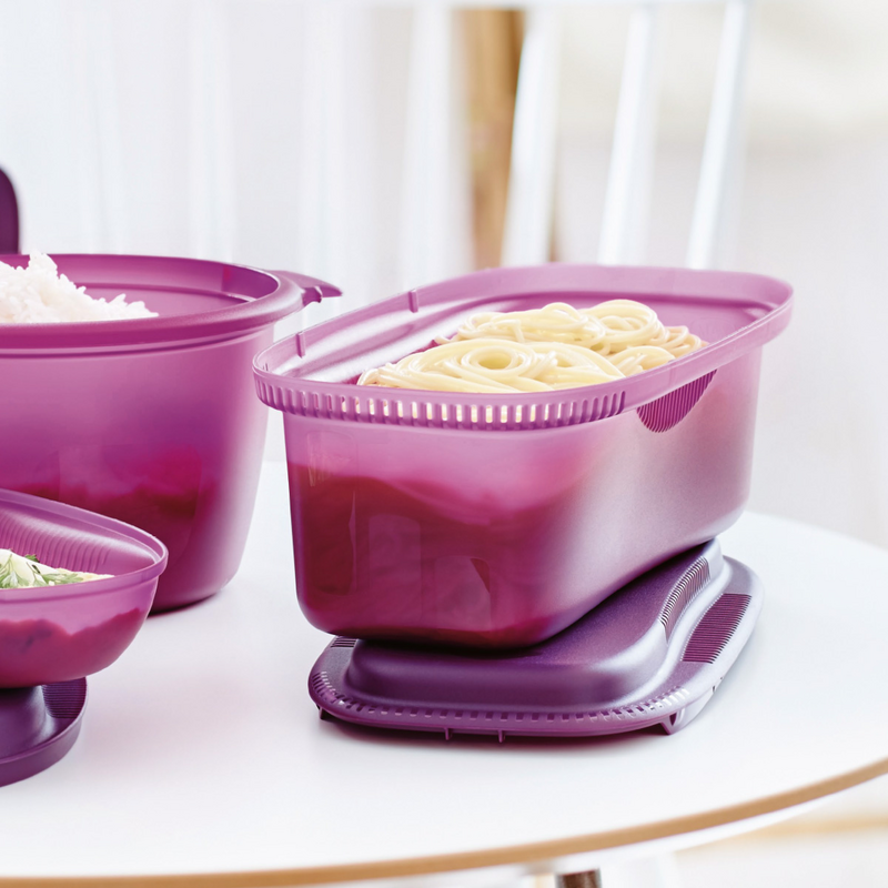 Mikro-Pastameister Zubereiten von Spaghetti und Nudeln in der Mikrowelle