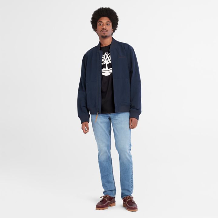 Camiseta masculina preta com o logotipo da árvore do rio Kennebec.