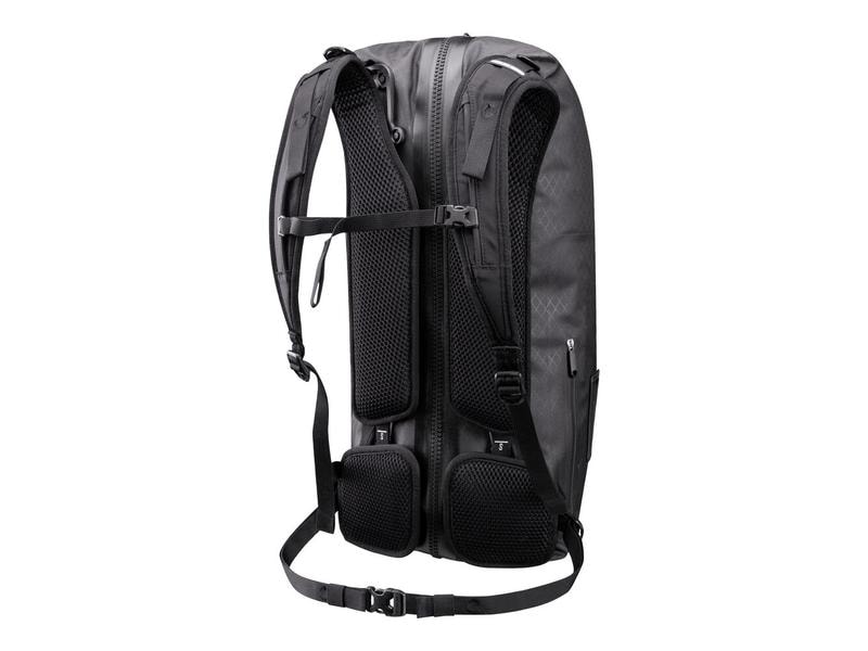 Ortlieb Duffle Bag Atrack Metrosphere 34L, Black embossed Modischer Rucksack für Reise und Kurztrips