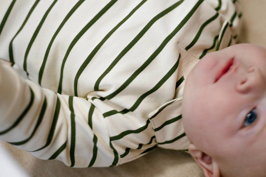 Quapi baby gestreepte sweater FELIX ecru/olijfgroen