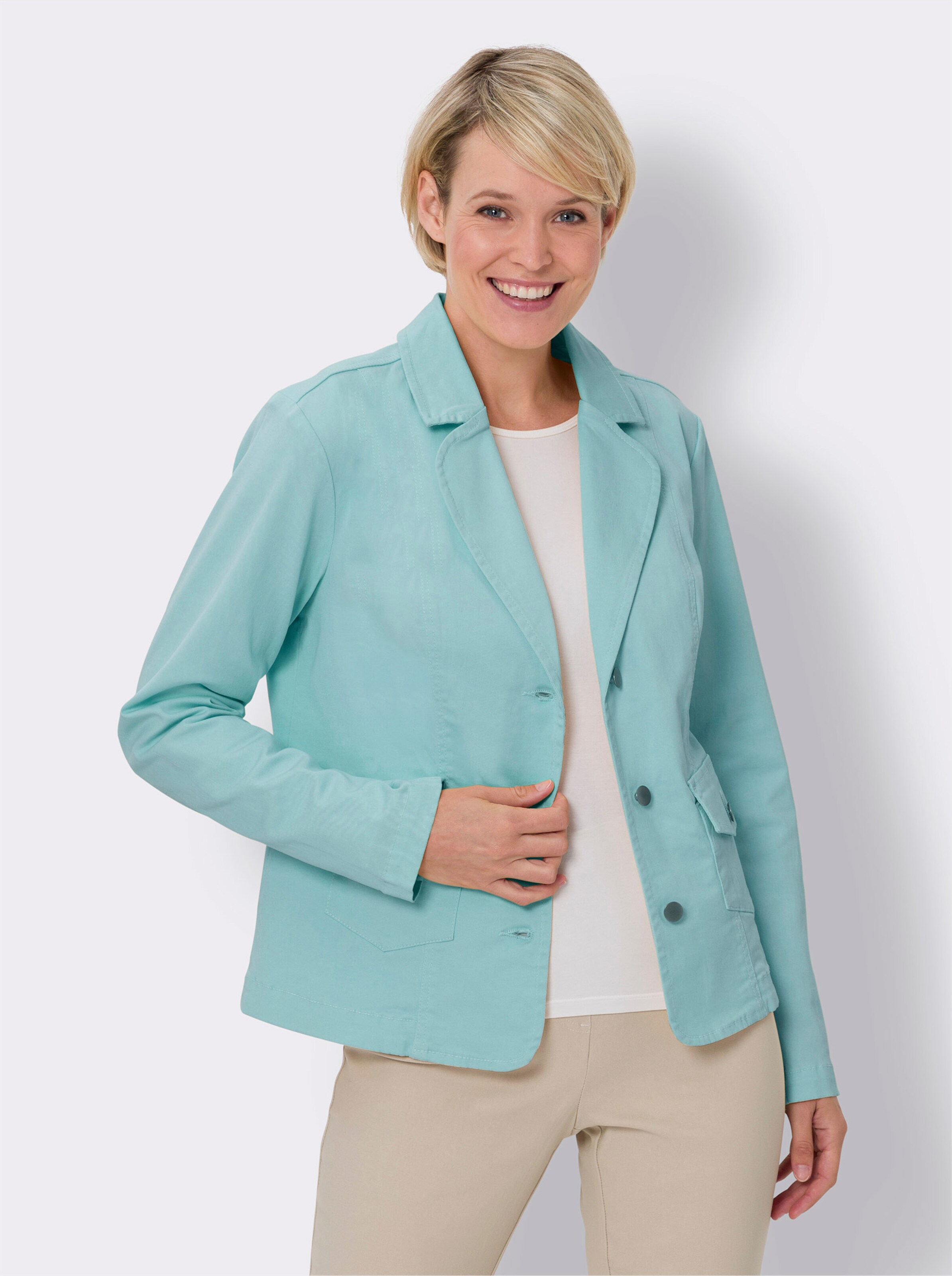 Jeansblazer in leicht taillierter Form