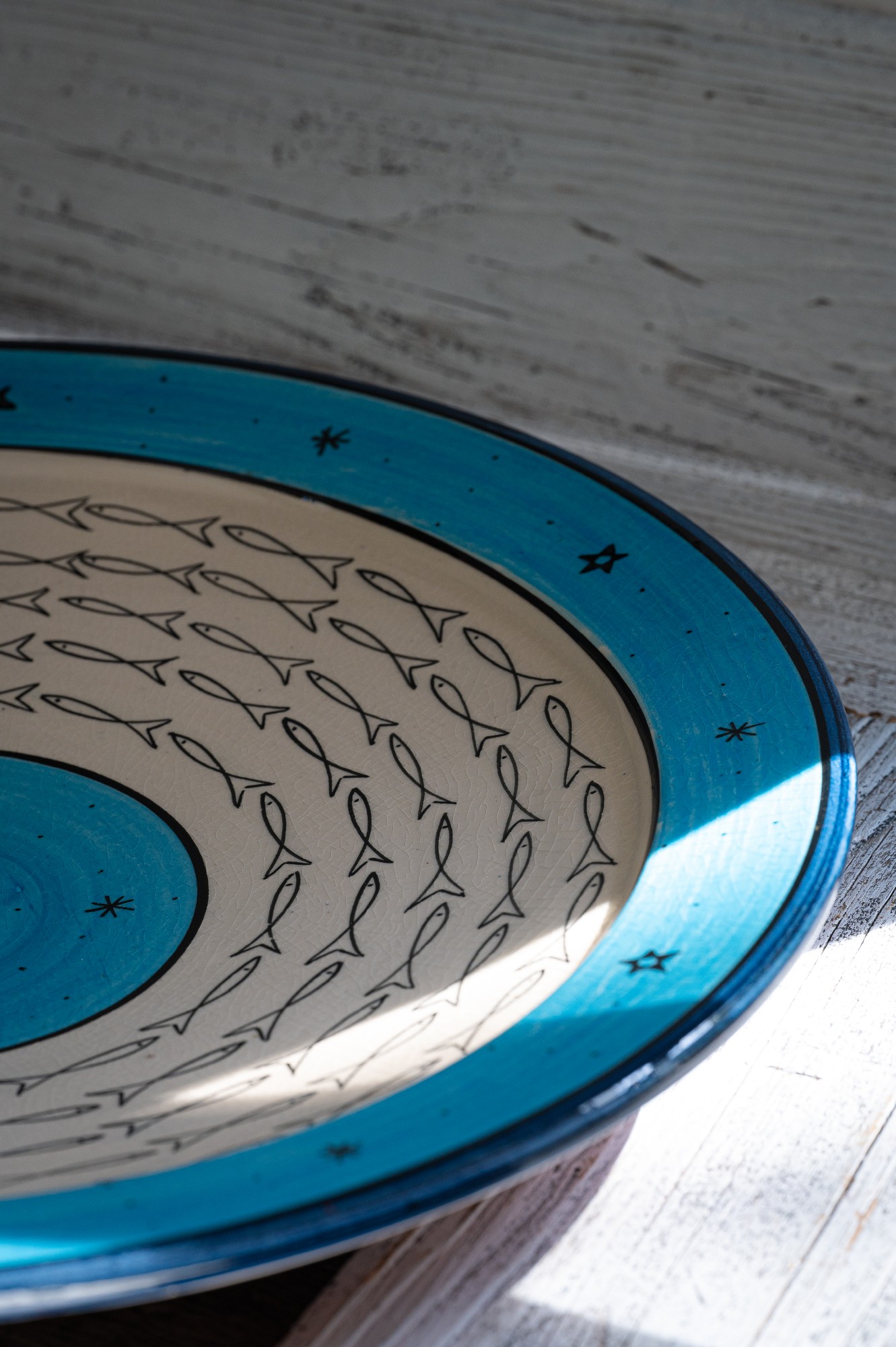 Zierteller 'Fisch', blau-grau, Ø 40 cm, H 6 cm von fischer's lagerhaus