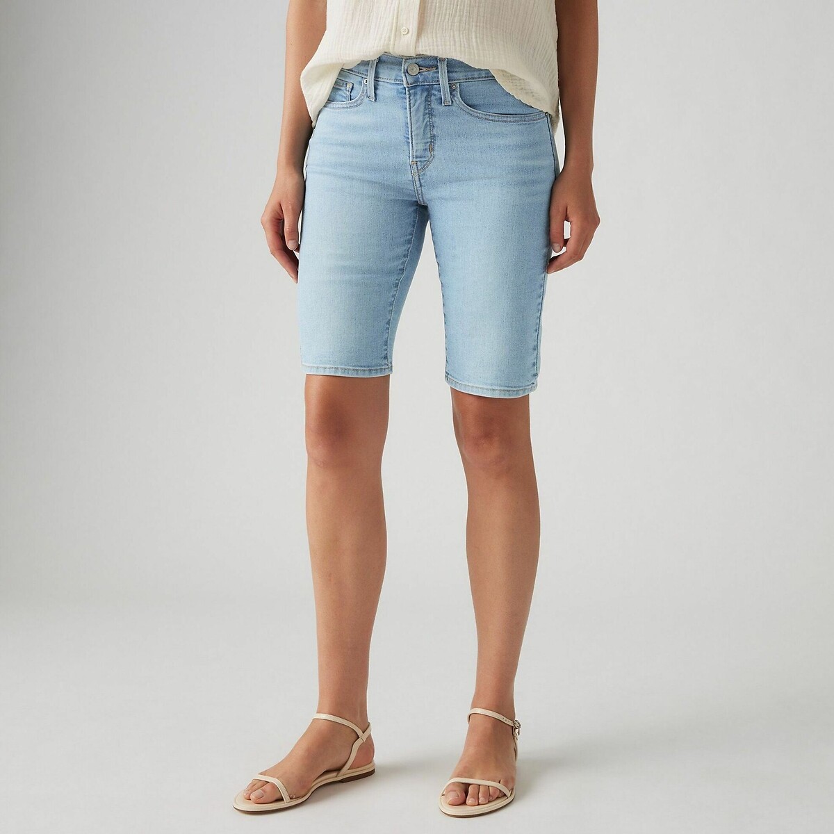 LEVI'S<br>Bermudas Modeladoras