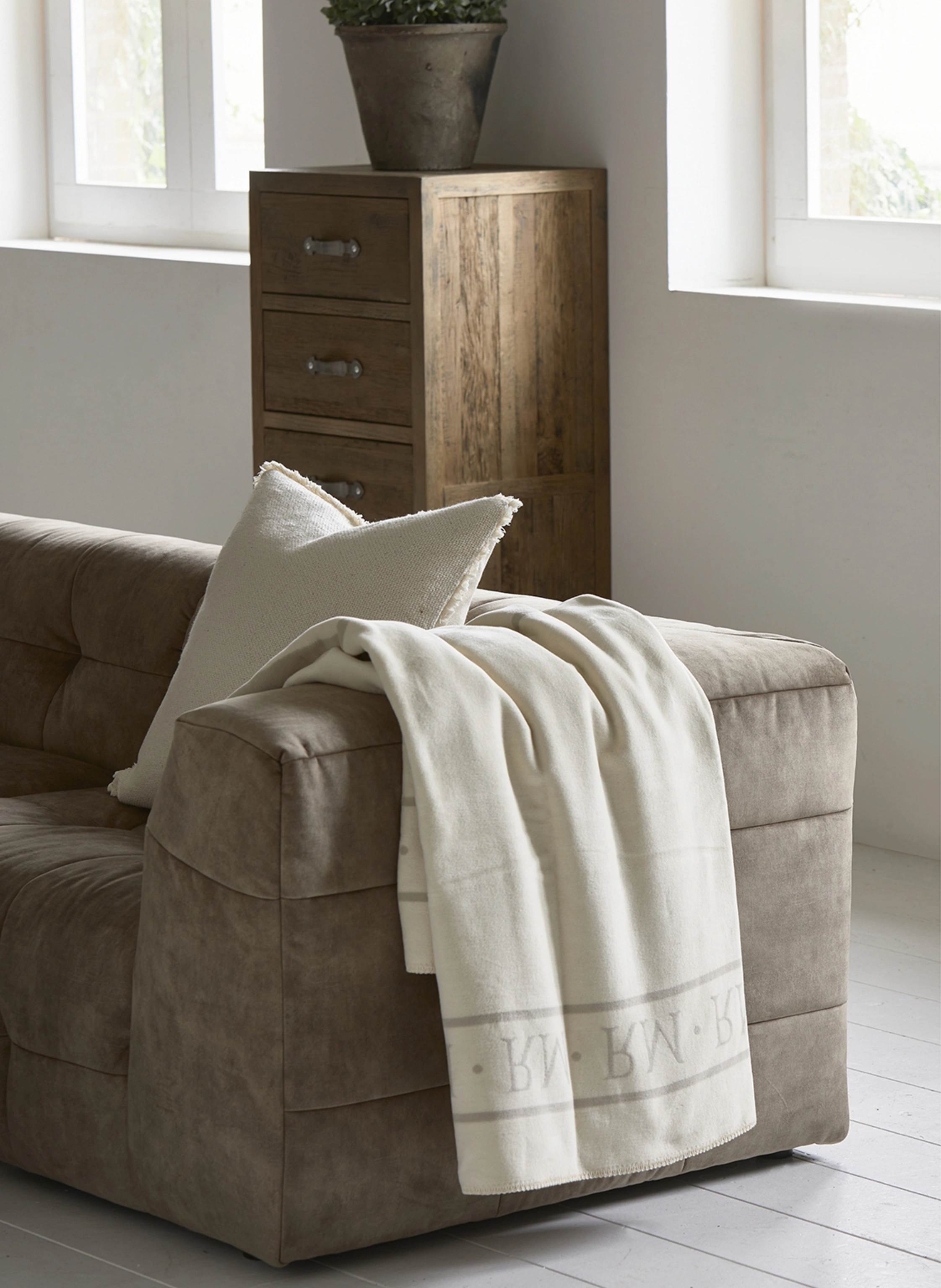 RIVIÈRA MAISON Plaid LOGO