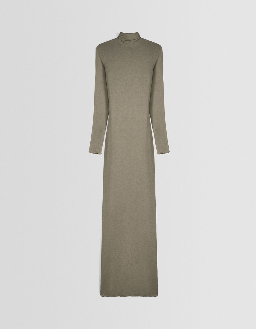 Vestido longo de gola alta e mangas compridas